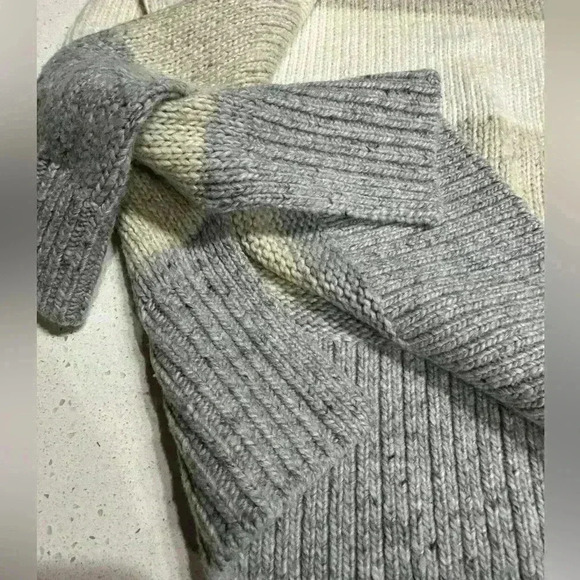 Banana Republic Crew Neck pullover Women’s Sweater. XS Wool Blend Striped - Picture 4 of 7